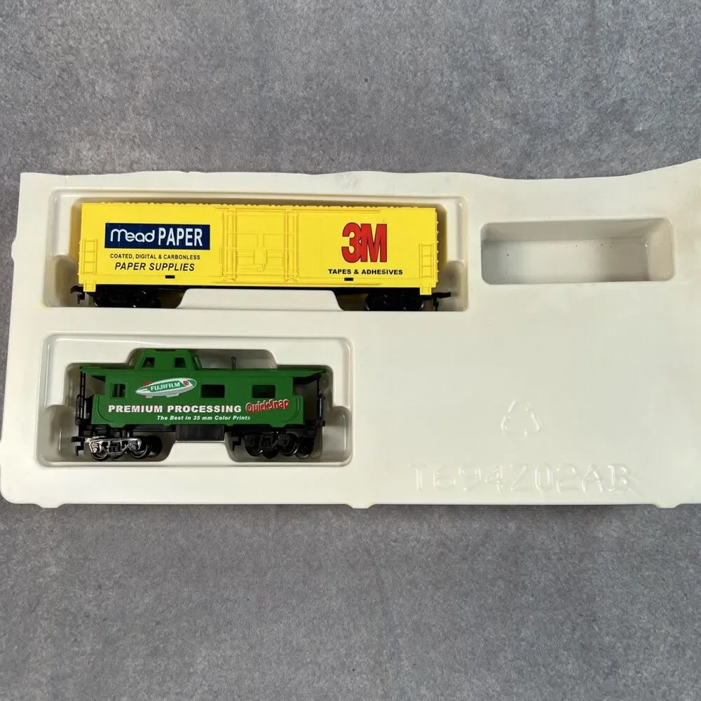 ihc ho scale freight car & Caboose Crayola, Fujifilm